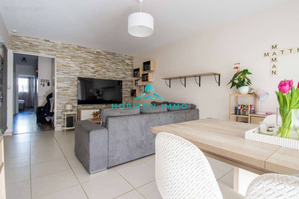 Appartement à SAINT-LAURENT-DU-VAR