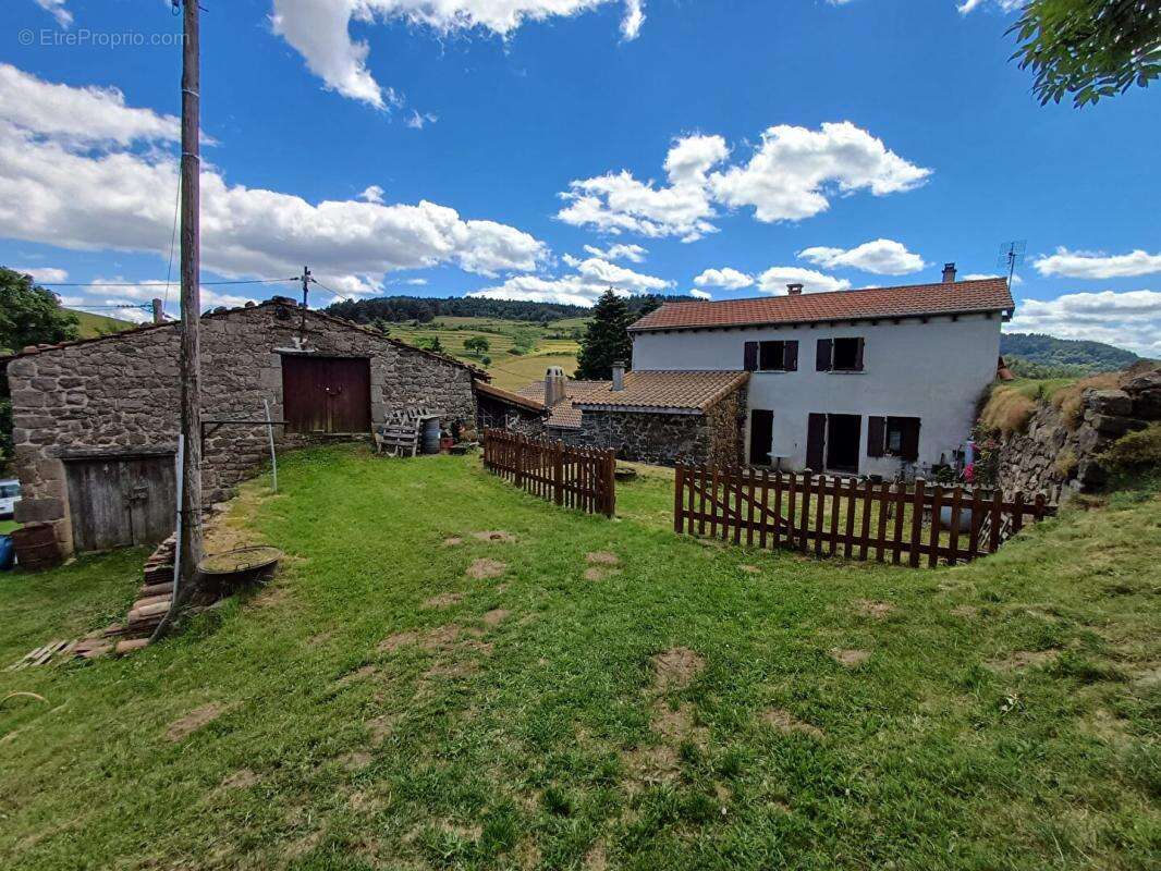 Maison de 100m² en pierres avec dépendances - photo 4