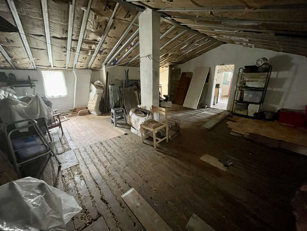 Maison à SAINT-GENIS-DES-FONTAINES