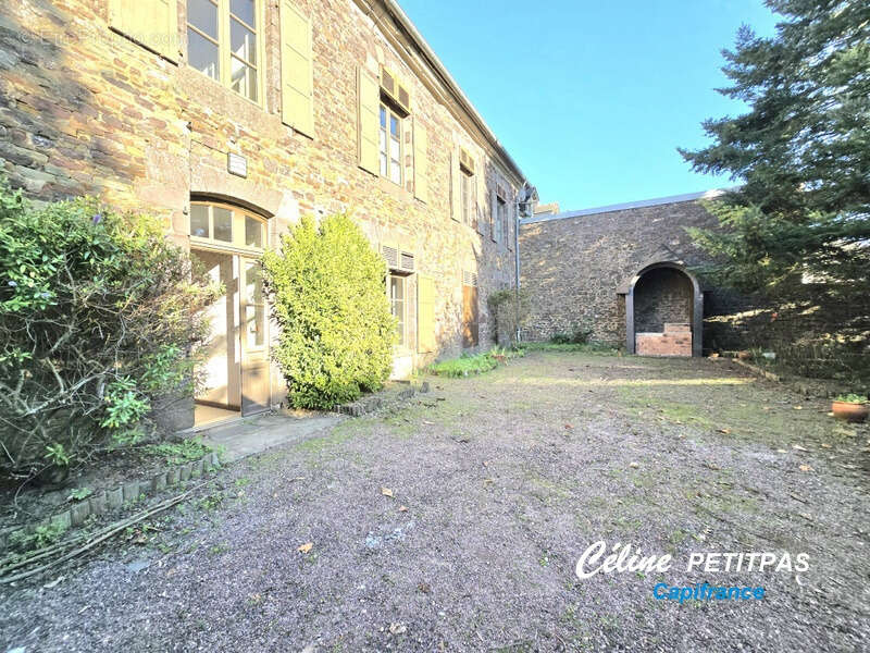 Maison à MONTFORT-SUR-MEU