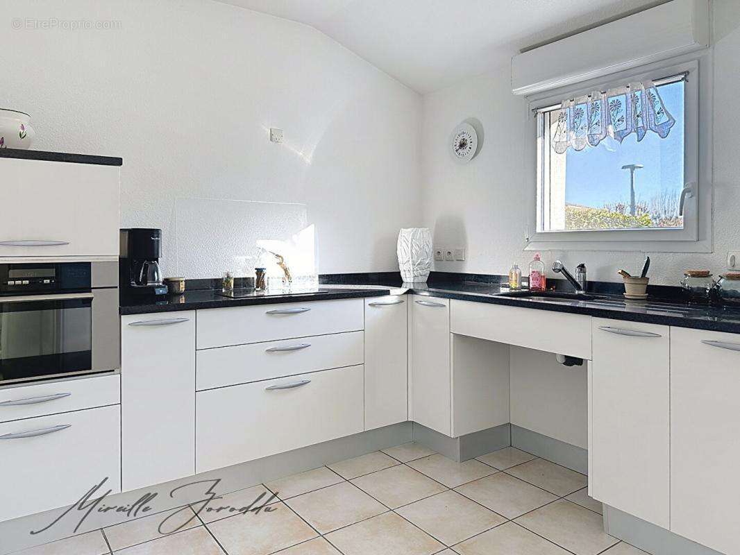 Maison à JONQUIERES-SAINT-VINCENT