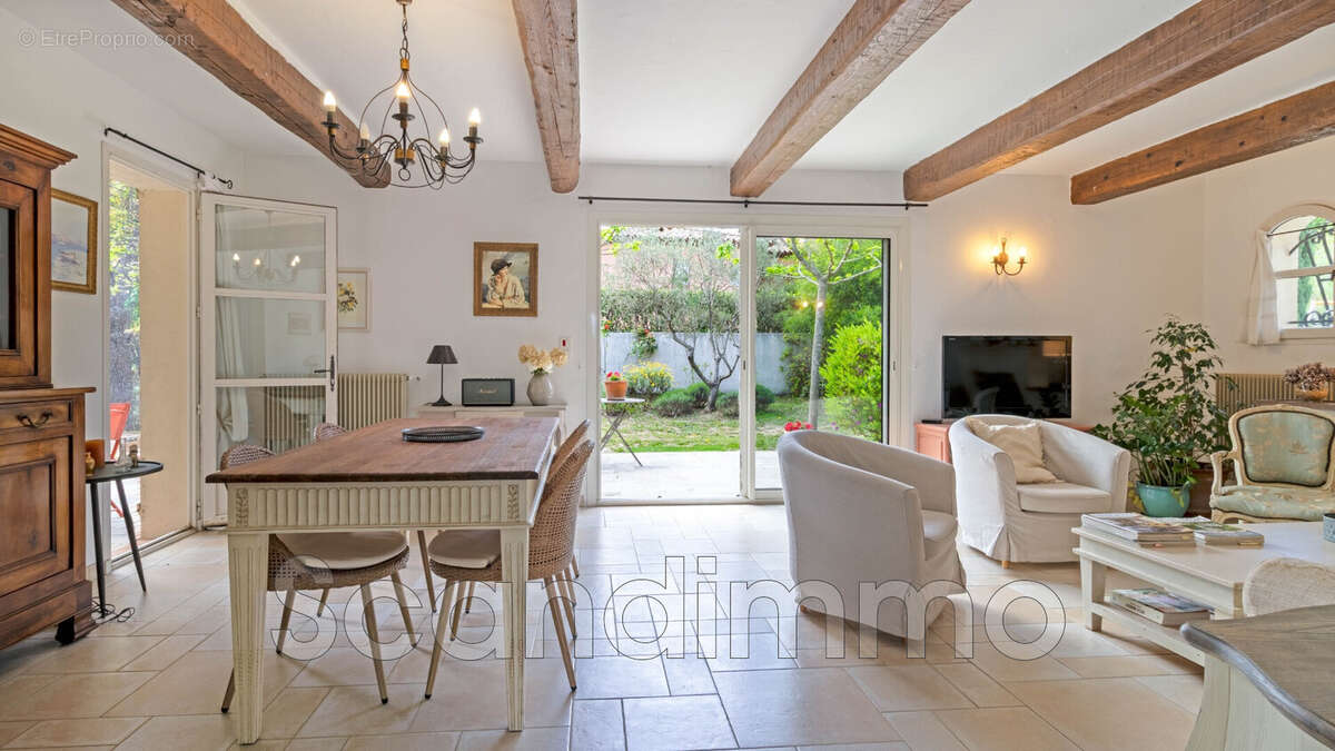 Maison à ROQUEBRUNE-SUR-ARGENS