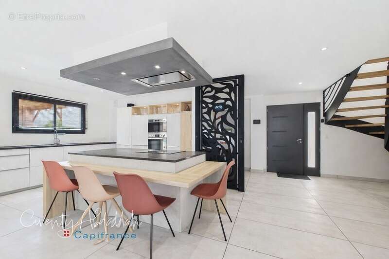 Maison à GILLY-SUR-ISERE