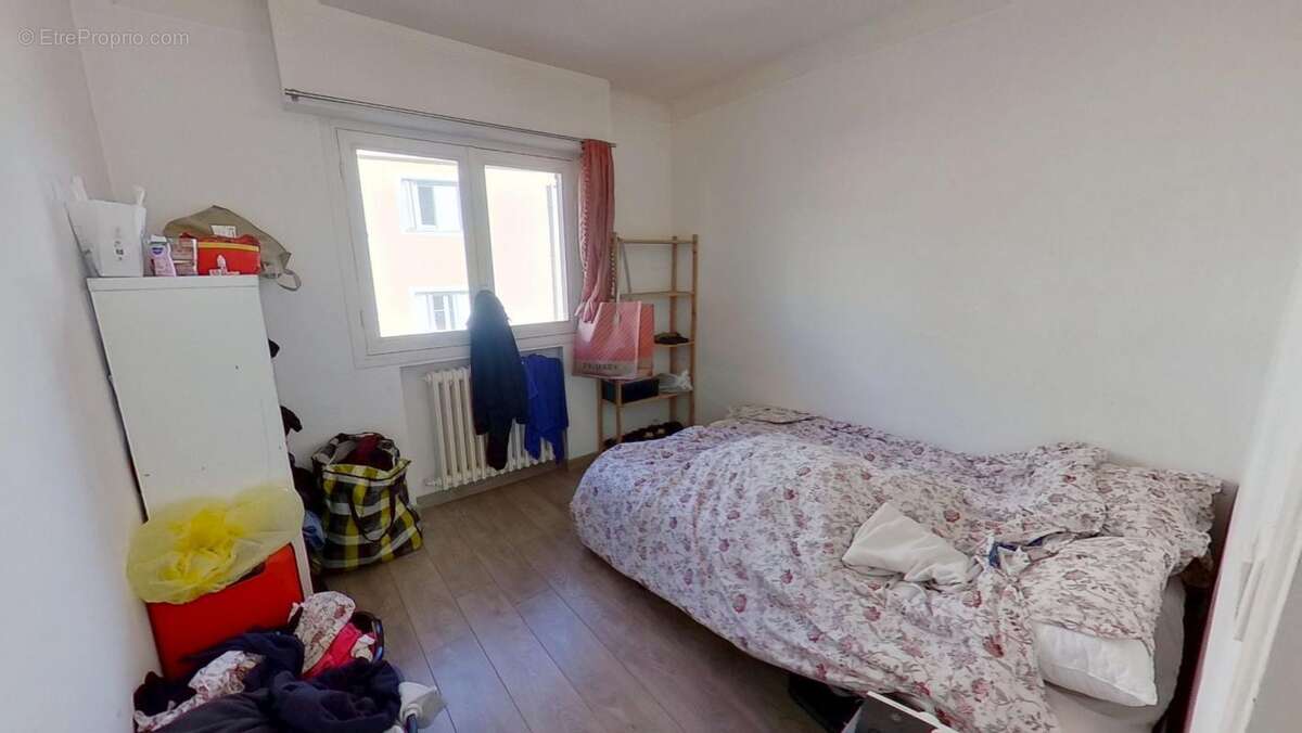 Appartement à CONTES