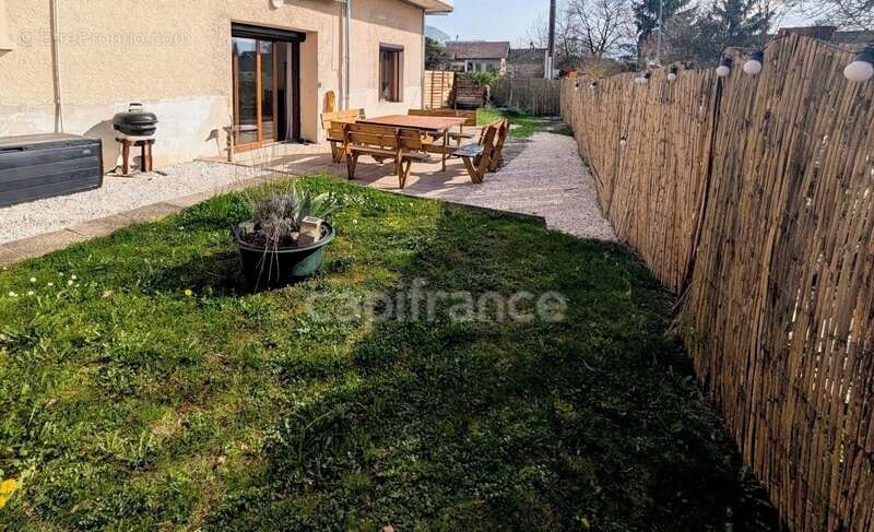 Appartement à DRUMETTAZ-CLARAFOND