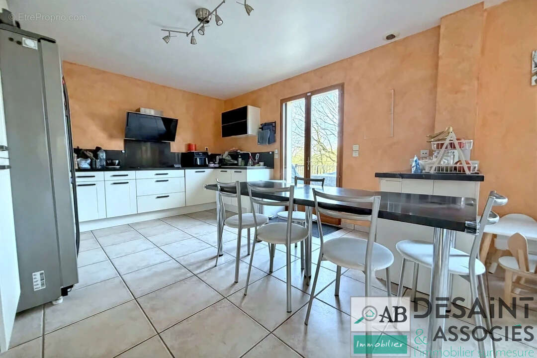 Villiers Sur Morin, à vendre, Maison individuelle 5 chambres au calme et proche de Disney, grand terrain de 25 - photo 5