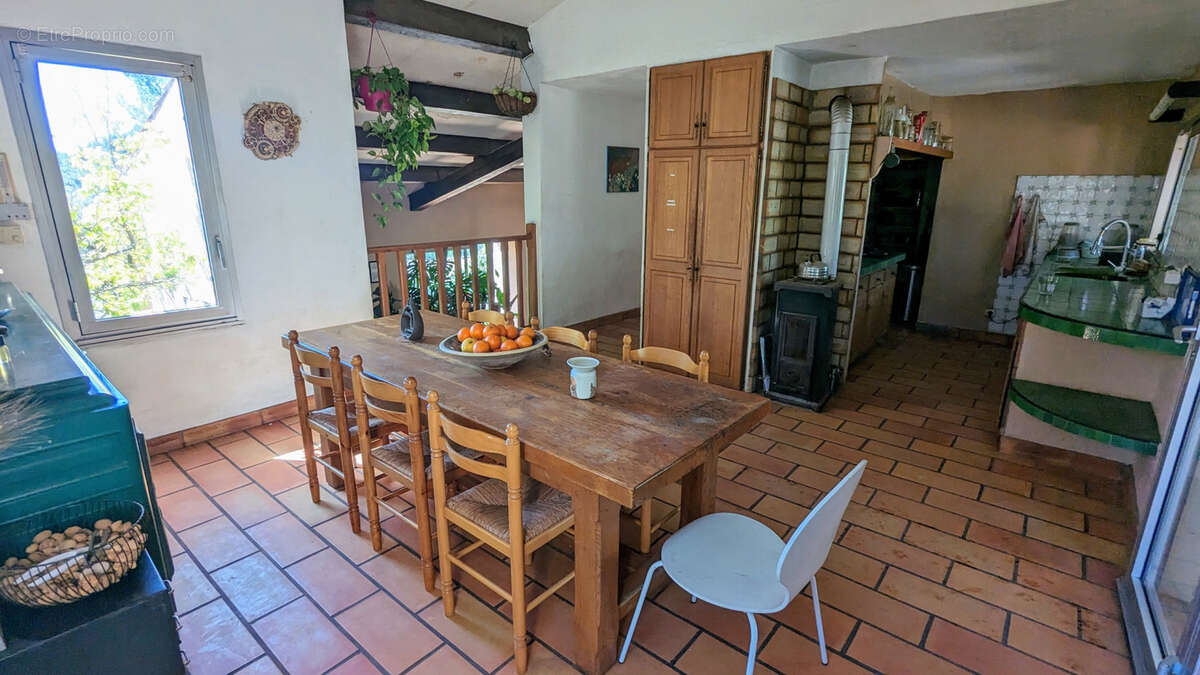 Maison à LE REVEST-LES-EAUX