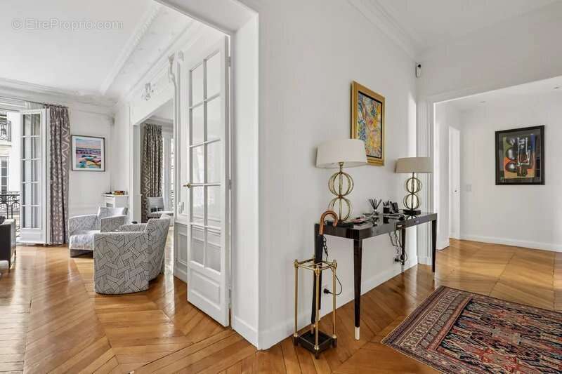 Appartement à NEUILLY-SUR-SEINE