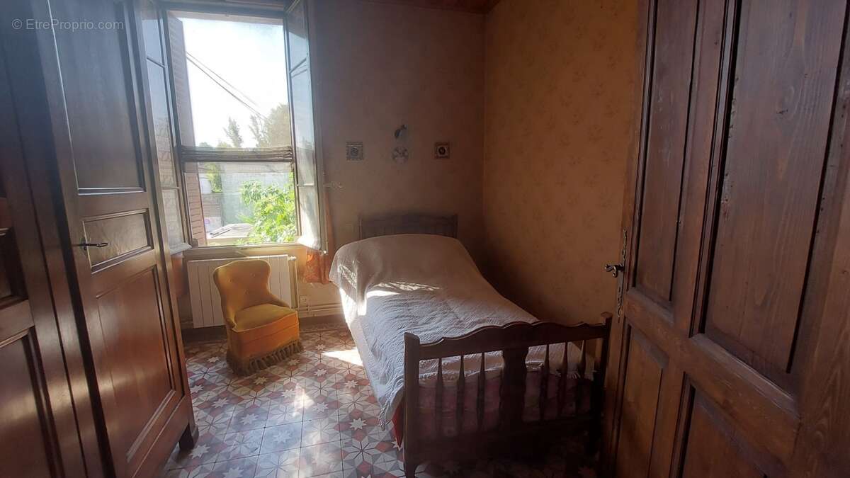 AVIGNON – Quartier Croix Rouge – Maison 5 pièces avec garage et jardin arboré - photo 13