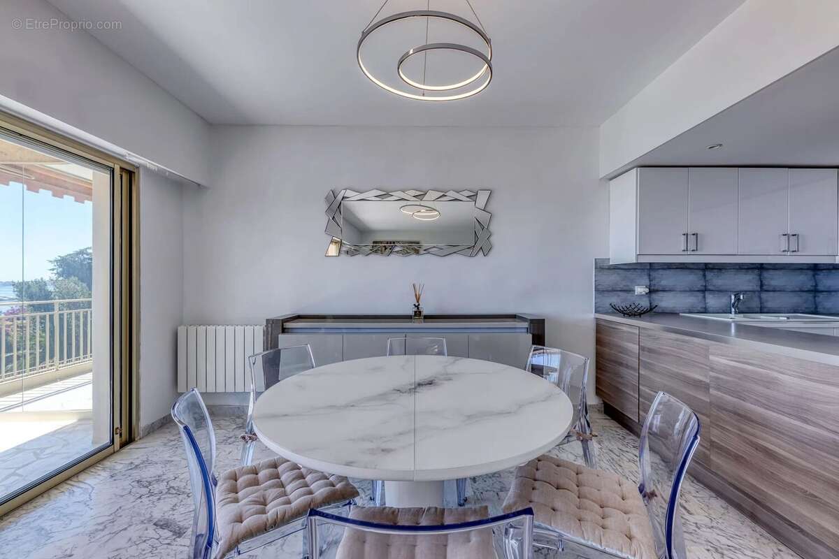 Golfe Juan - Appartement 3 pièces avec vue mer panoramique, garage et cave - photo 11