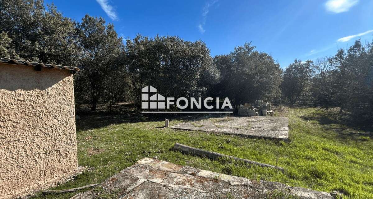 Bédoin – Propriété de 84 m² avec dépendances de 150 m² et terrain de 1 600 m² à rénover - photo 5
