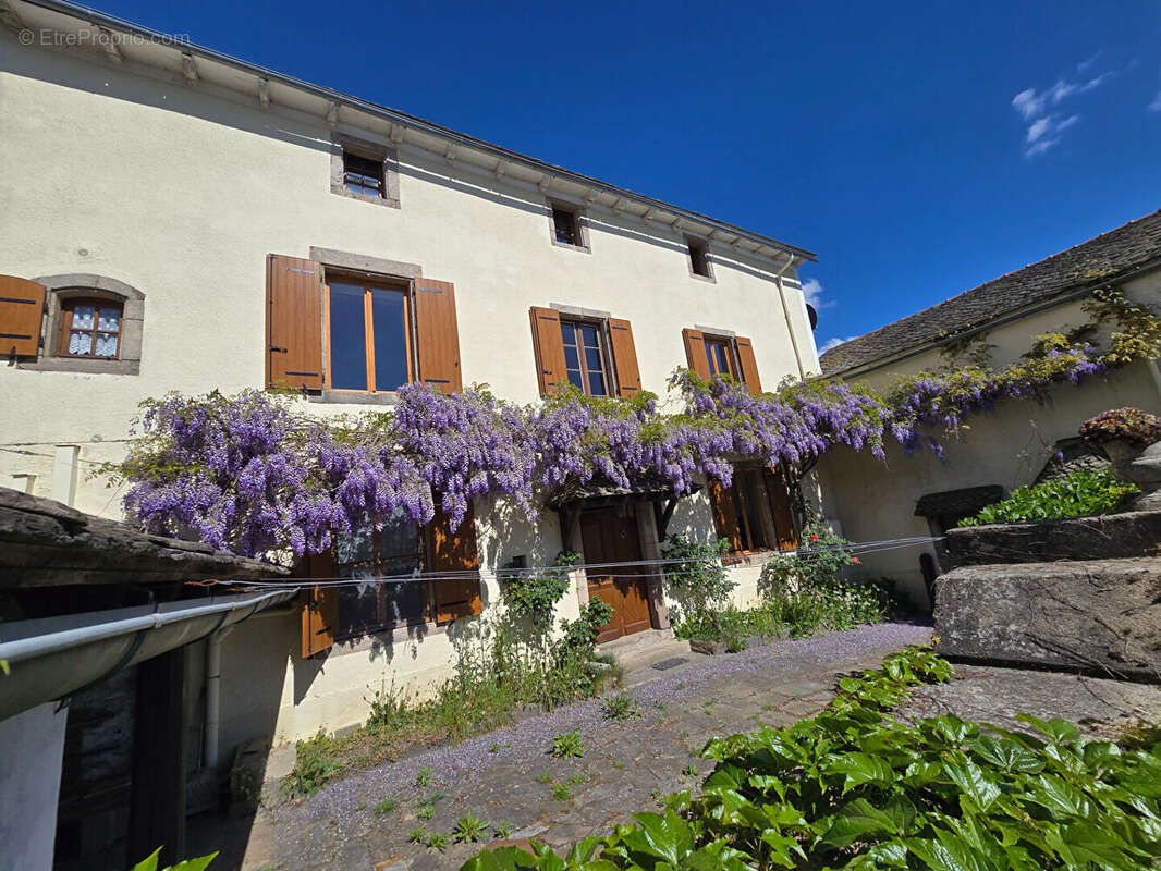 Maison de maître avec garage et dépendance - Arvieu - photo 17