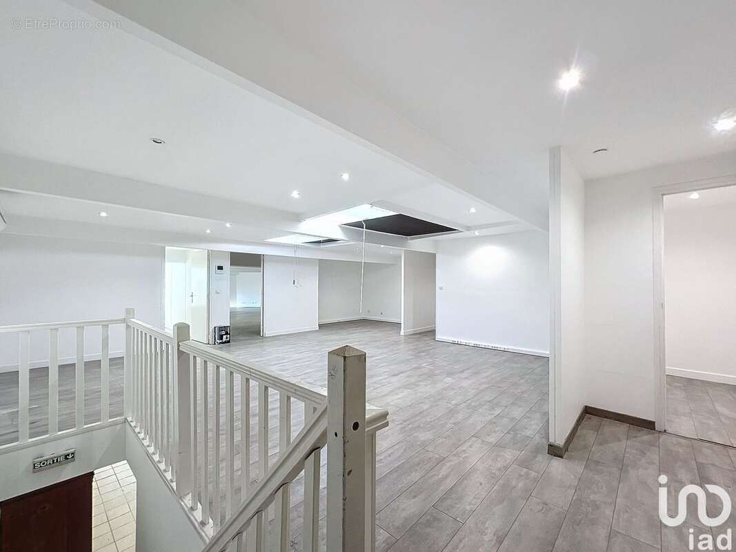 Photo 4 - Commerce à LESIGNY