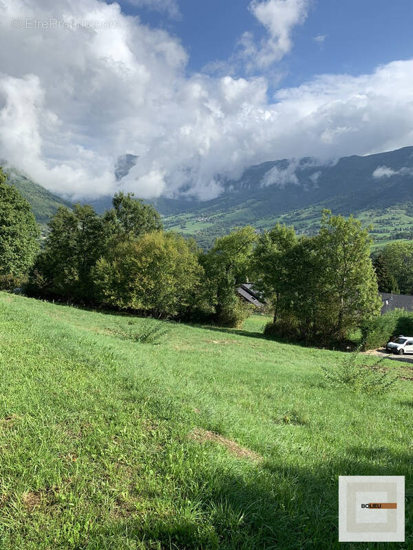 Terrain à CURIENNE