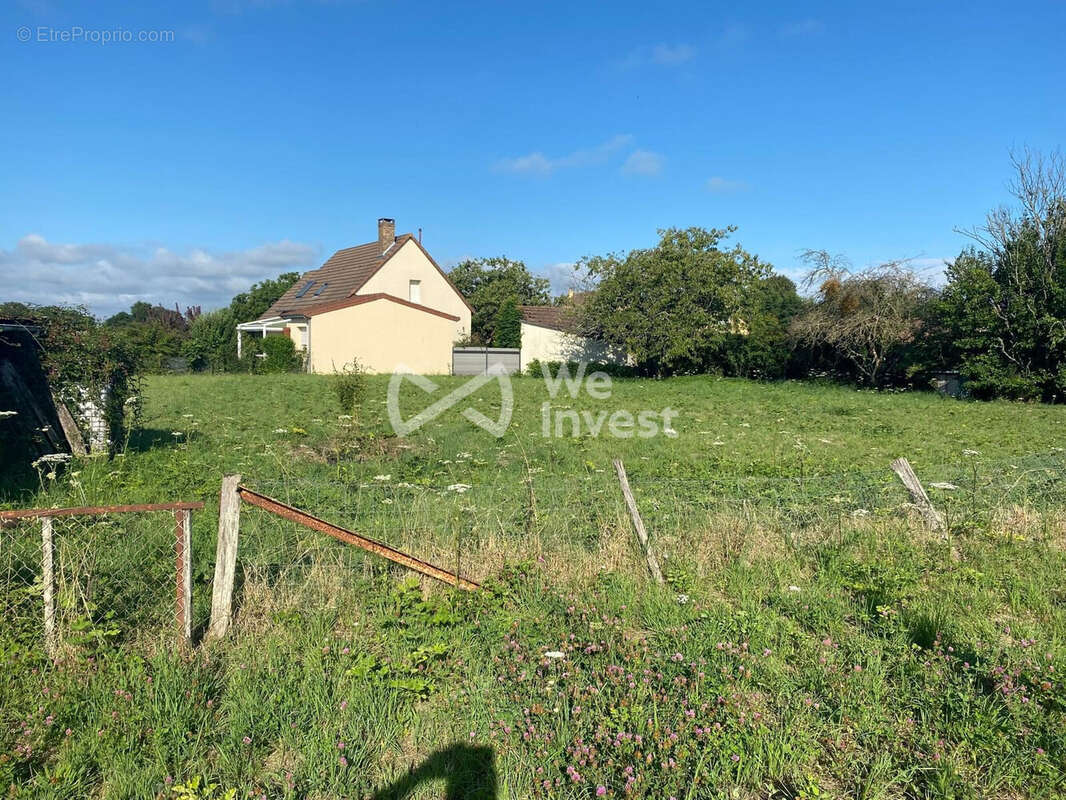 Terrain à SARGE-LES-LE-MANS