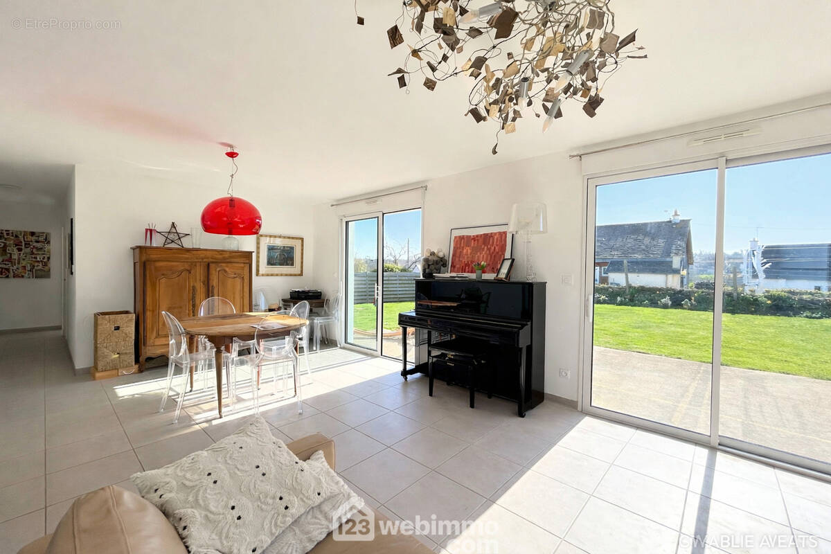 Maison à TREDREZ-LOCQUEMEAU