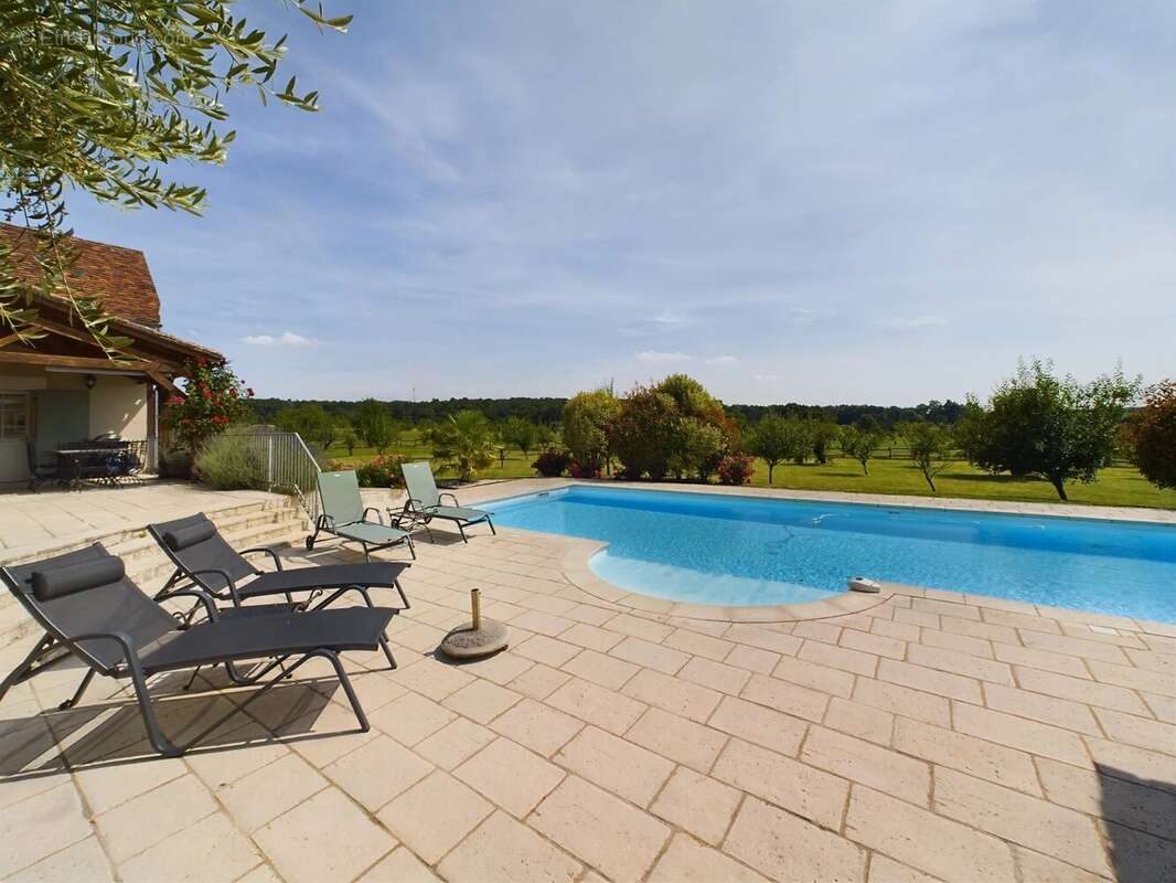 Superbe villa avec piscine sur le domaine du prestigieux Château des Vigiers Golf and Country Club - photo 20