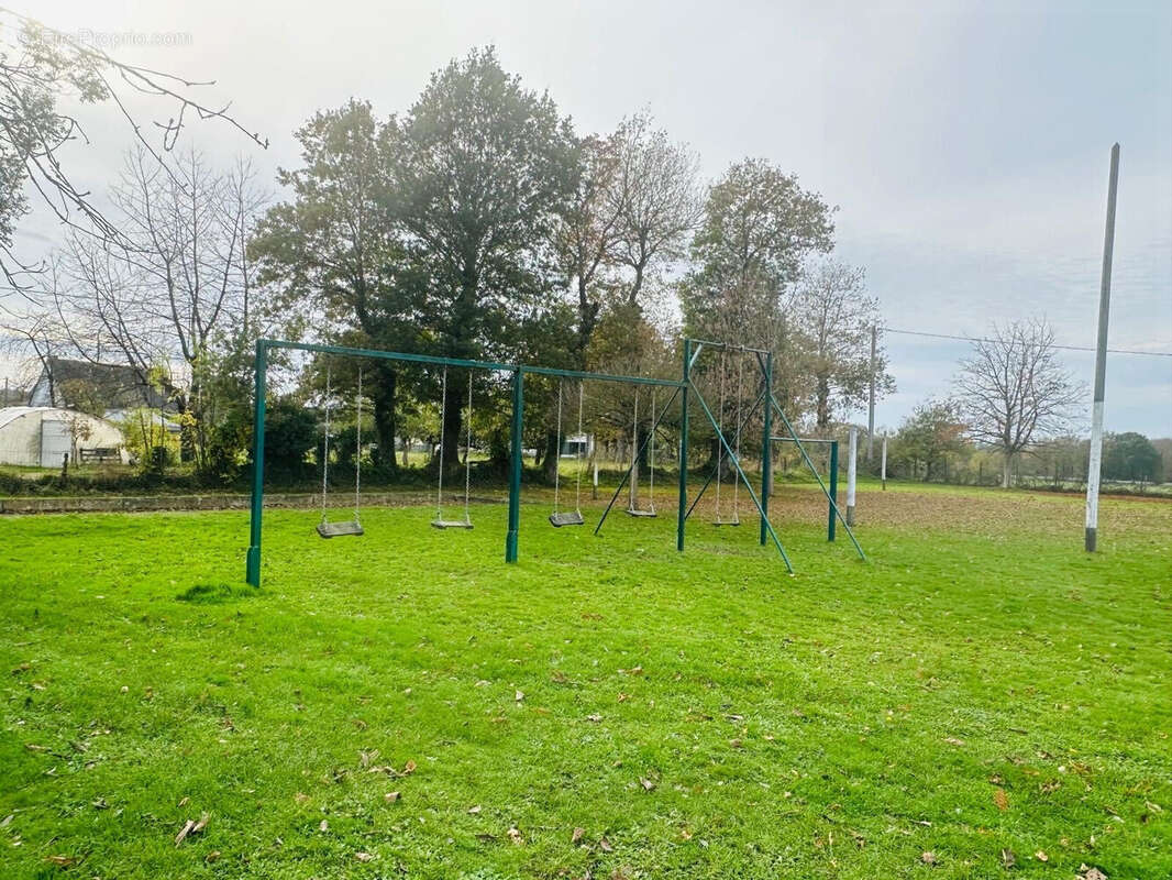 Maison 600 m² à La Meziere  - photo 4