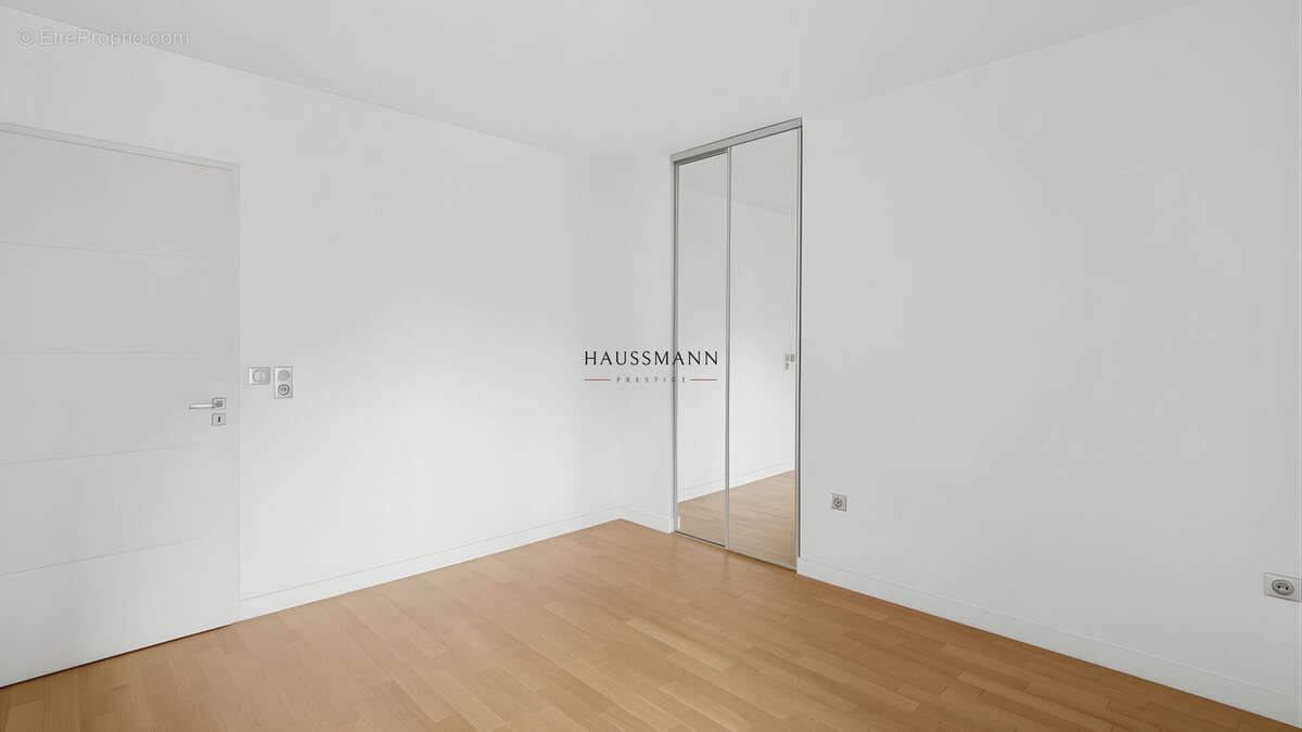 Appartement à NEUILLY-SUR-SEINE
