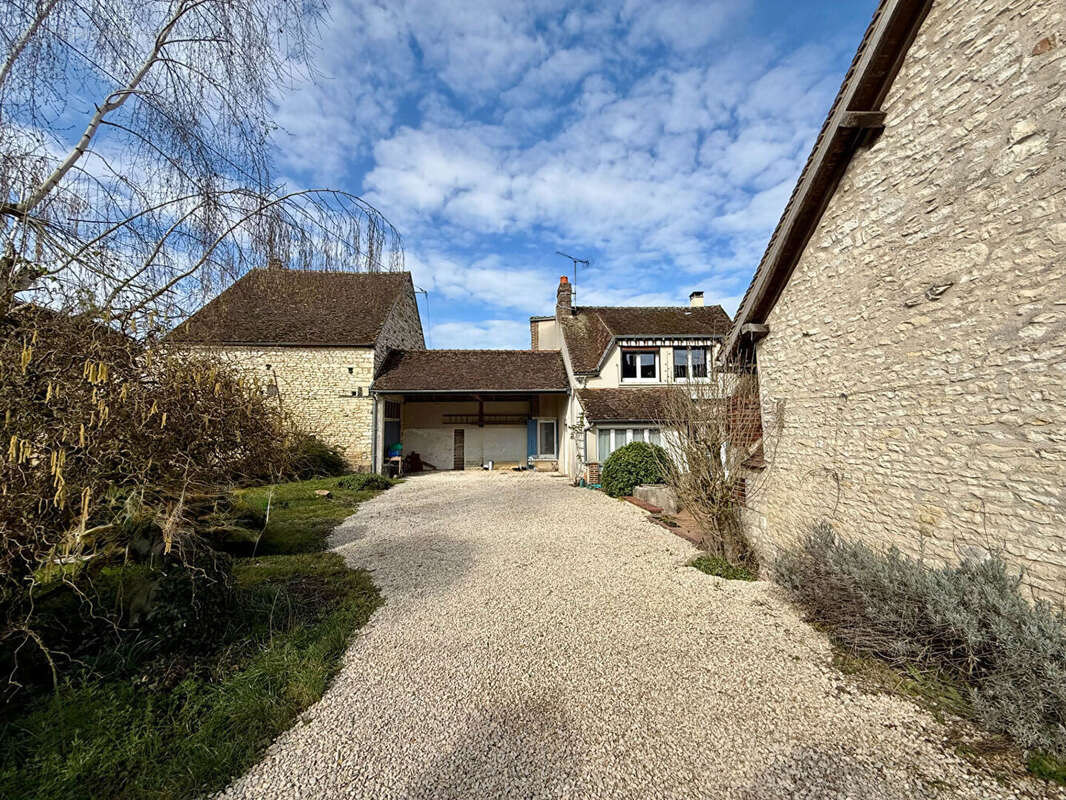 Maison à GUERCHY