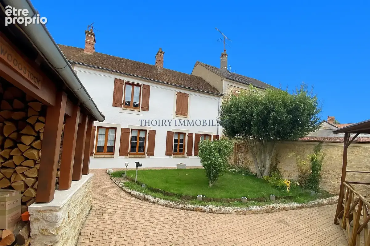 Thoiry 4 km. Maison ancienne en pierres de 190 m2 habitables sur 1418 m2 de terrain . - photo 3