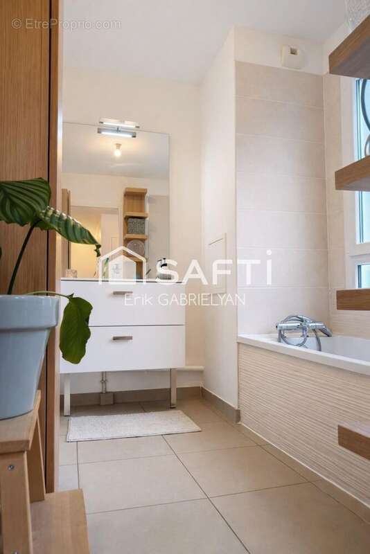 Photo 8 - Appartement à VILLEURBANNE