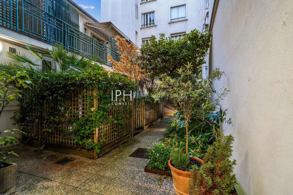 Appartement à NEUILLY-SUR-SEINE
