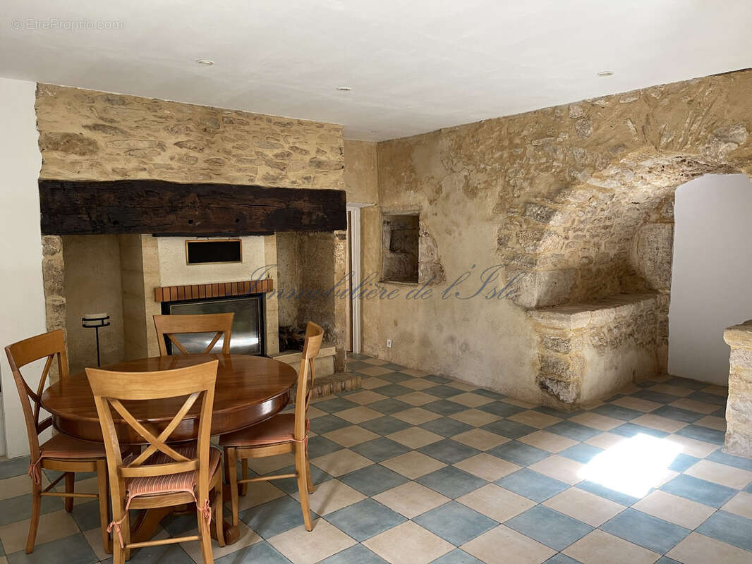 Maison à VALOJOULX