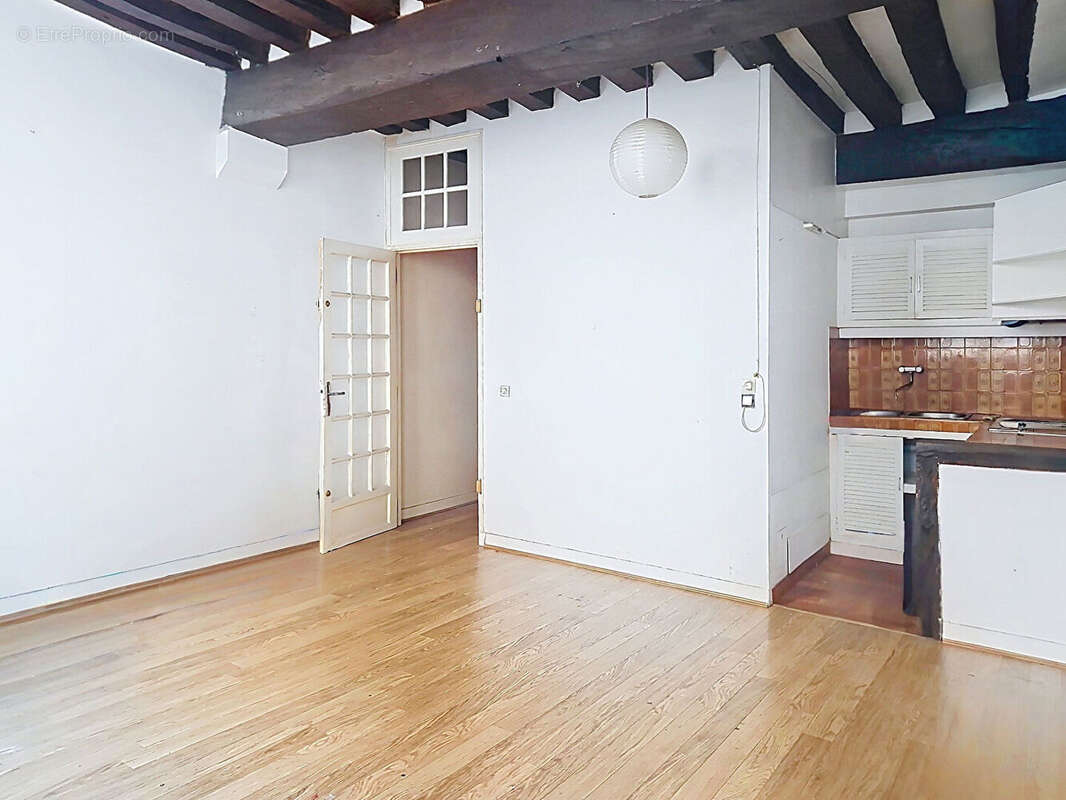 Appartement à PARIS-1E
