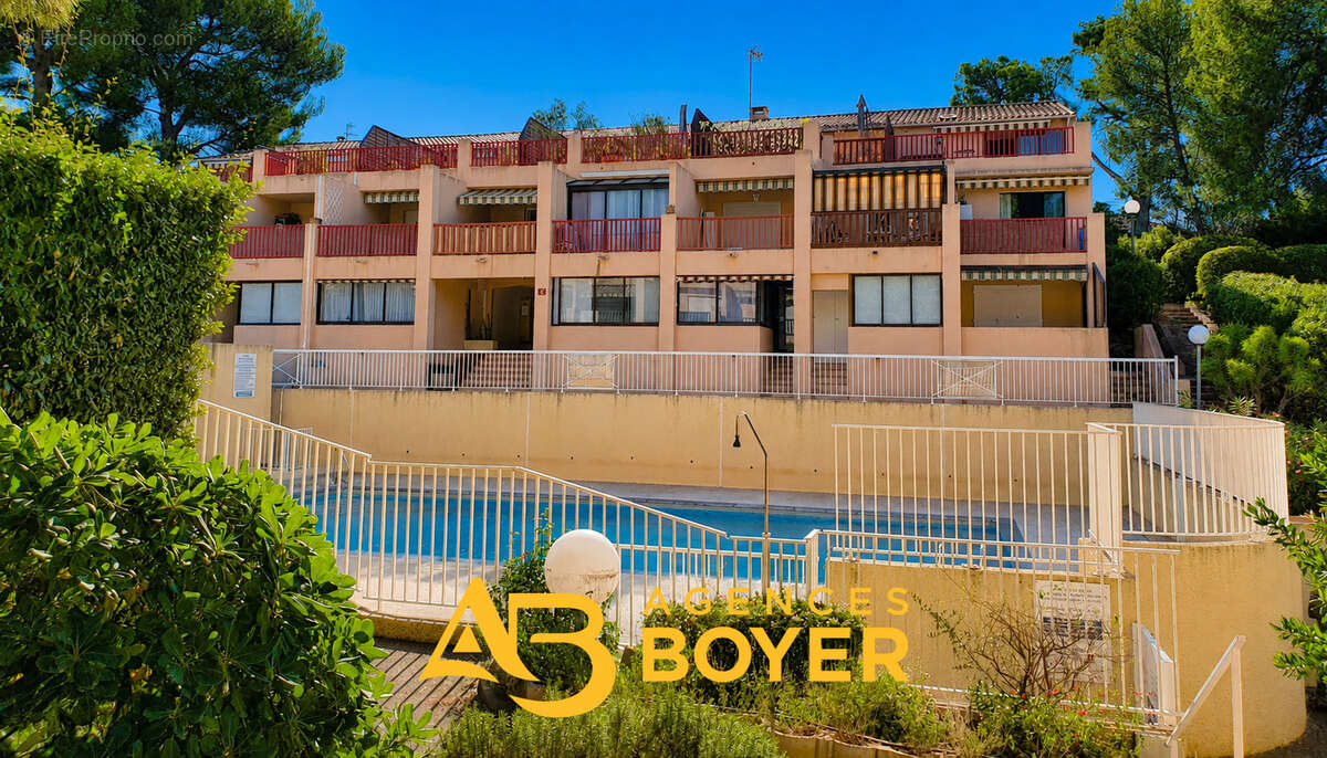 Bandol - studio cabine 4 couchages + terrasse et parking prive - photo 2