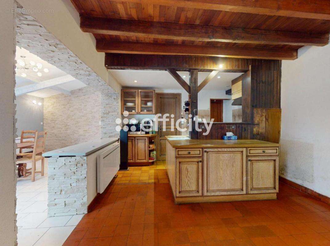 Maison à EPINEUIL-LE-FLEURIEL