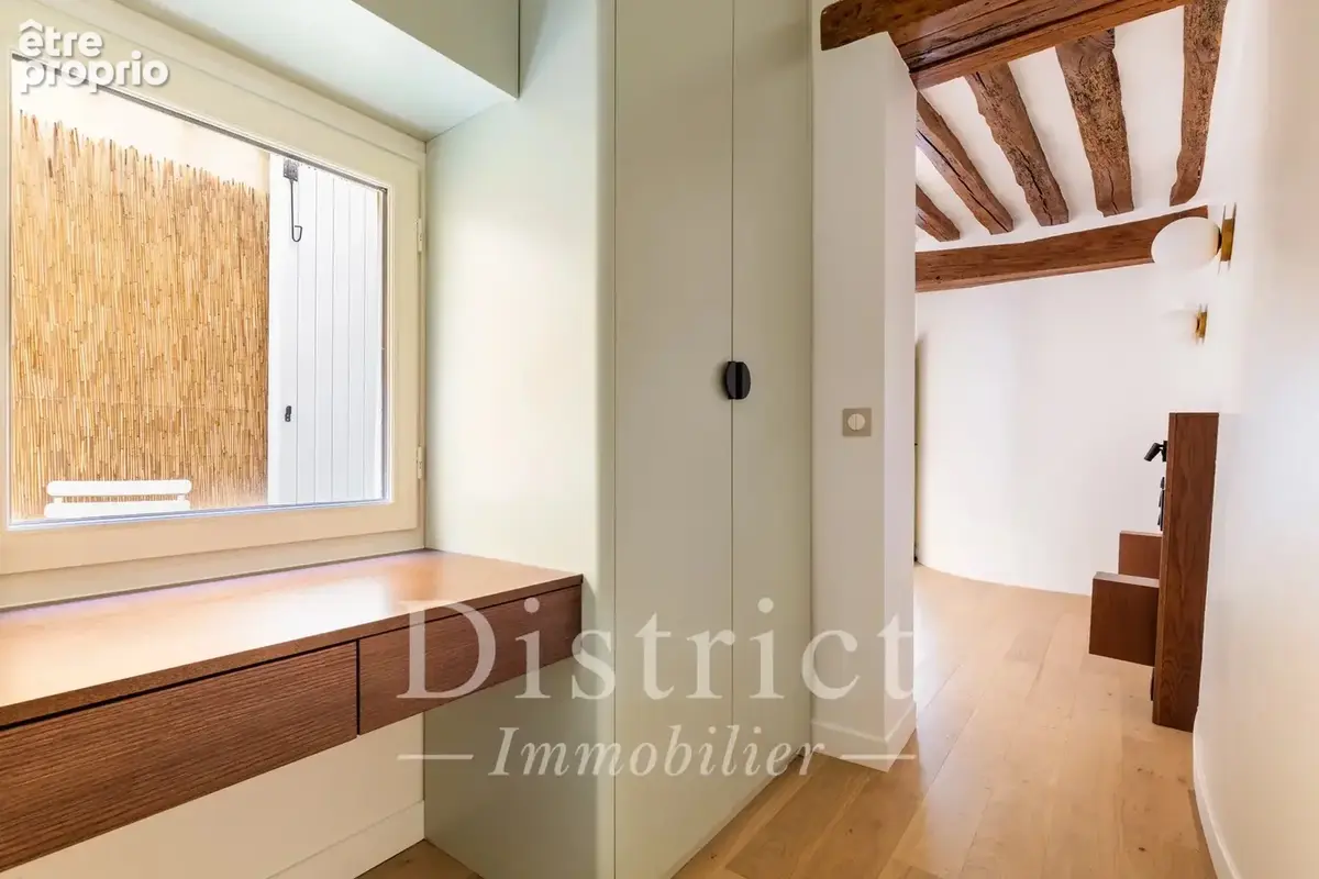 Hôtel de Ville - Rambuteau / Appartement rénové de 45 m² avec terrasse - photo 8