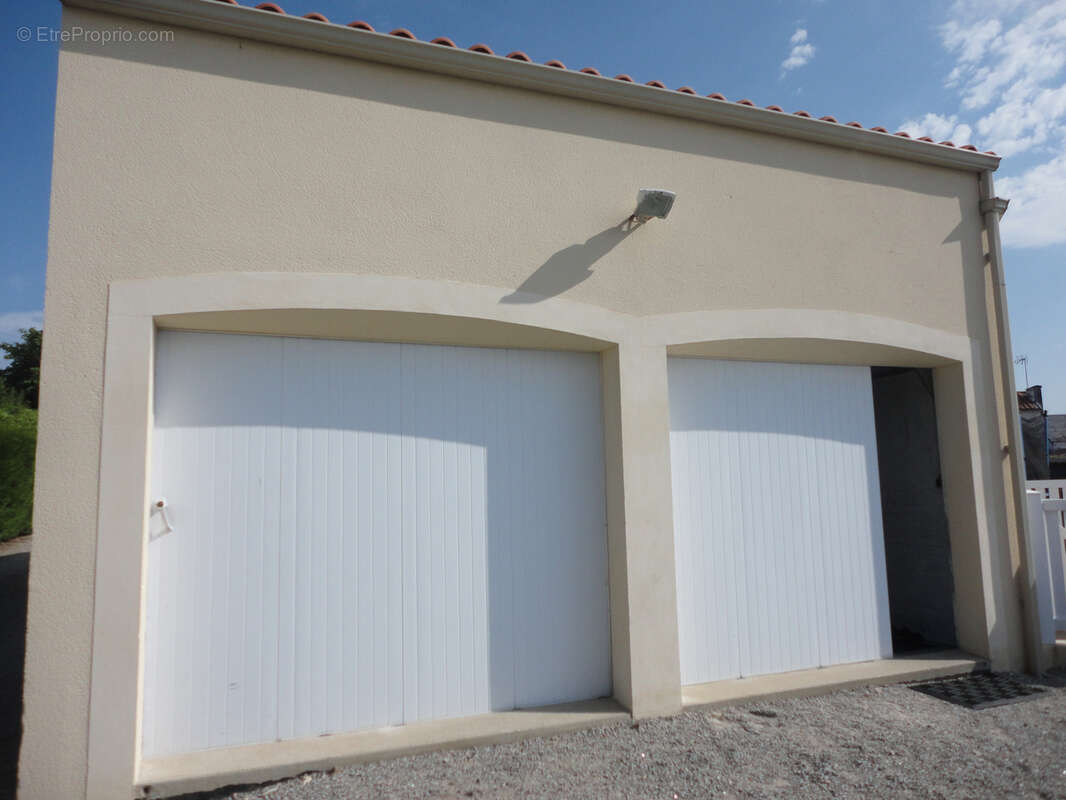 Maison de 152m2 hab avec terrain 1250 M2  sans vis à vis dans quartier calme LA ROCHE SUR YON - photo 11
