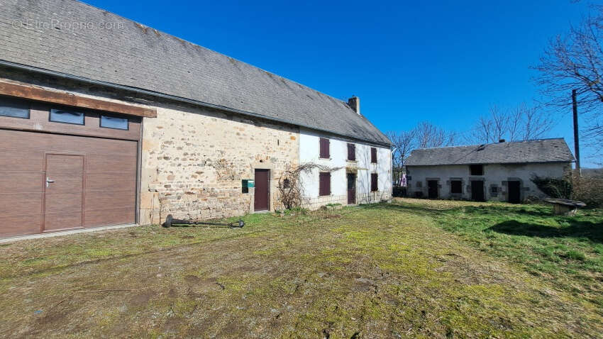 Maison à SAINT-PRIEST-DES-CHAMPS