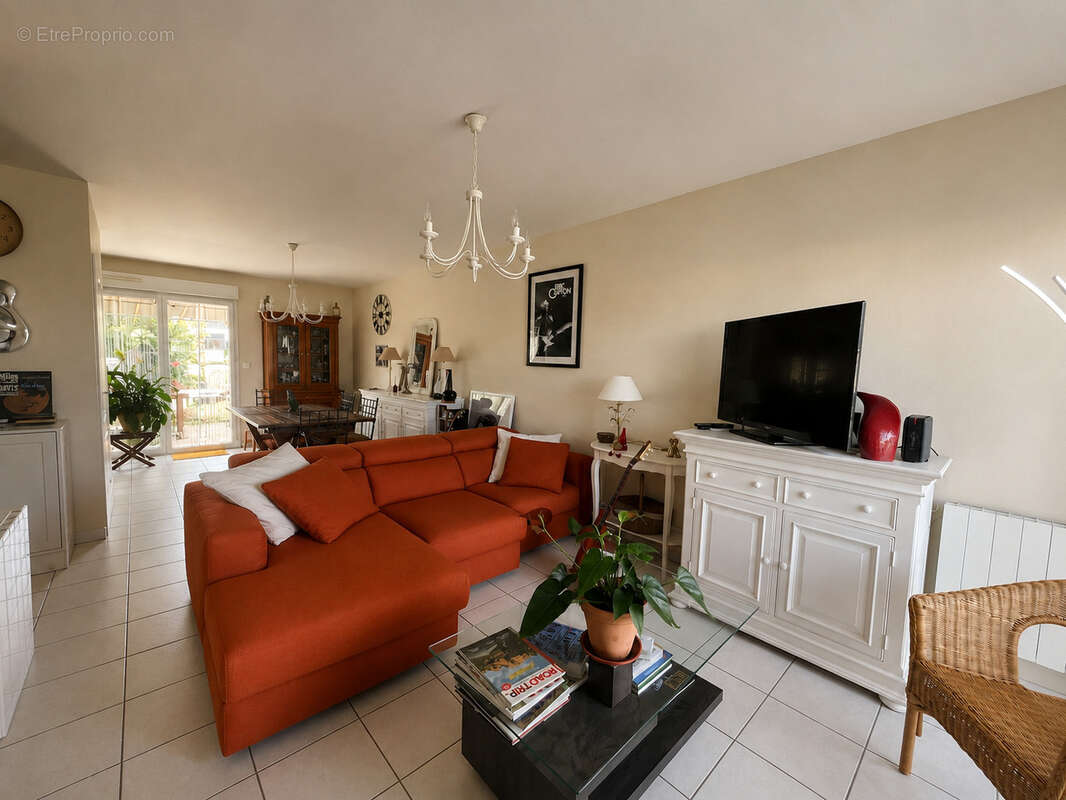 Maison 80 m² à La Chapelle-Saint-Ursin  - photo 4