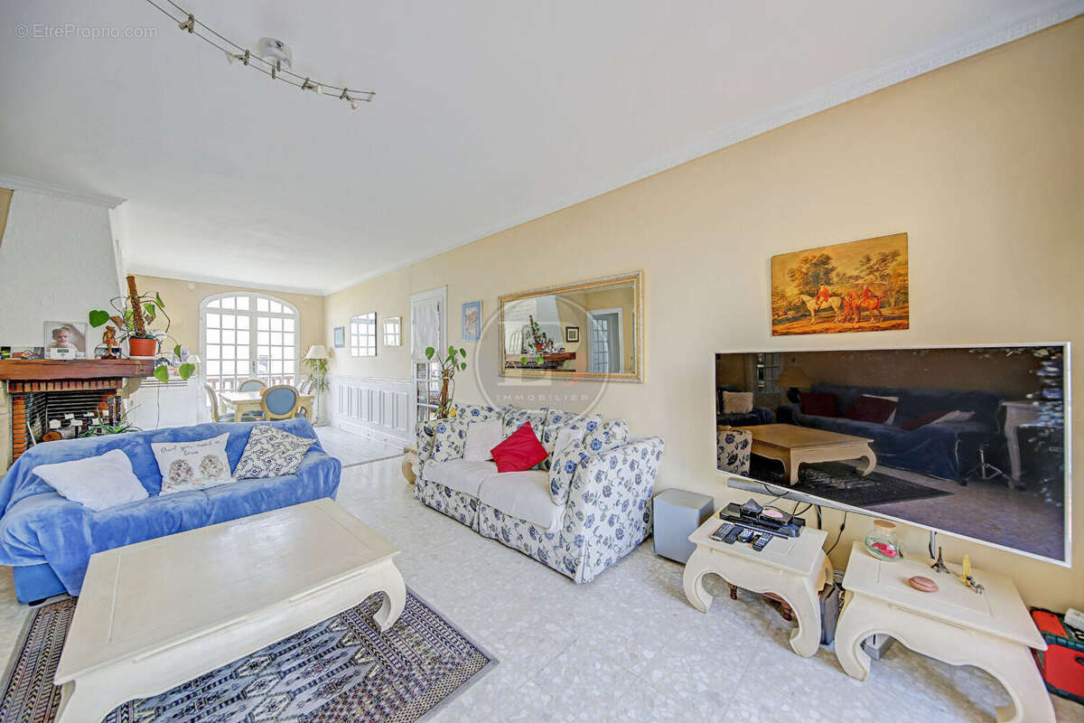 Appartement à MAREIL-MARLY