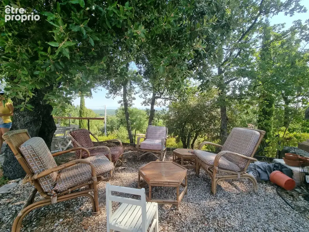 EXCLUSIVITE A MONTMEYAN !! Villa indépendante de 70m2 sur une parcelle de 1700m2 environ avec garage et vue - photo 4