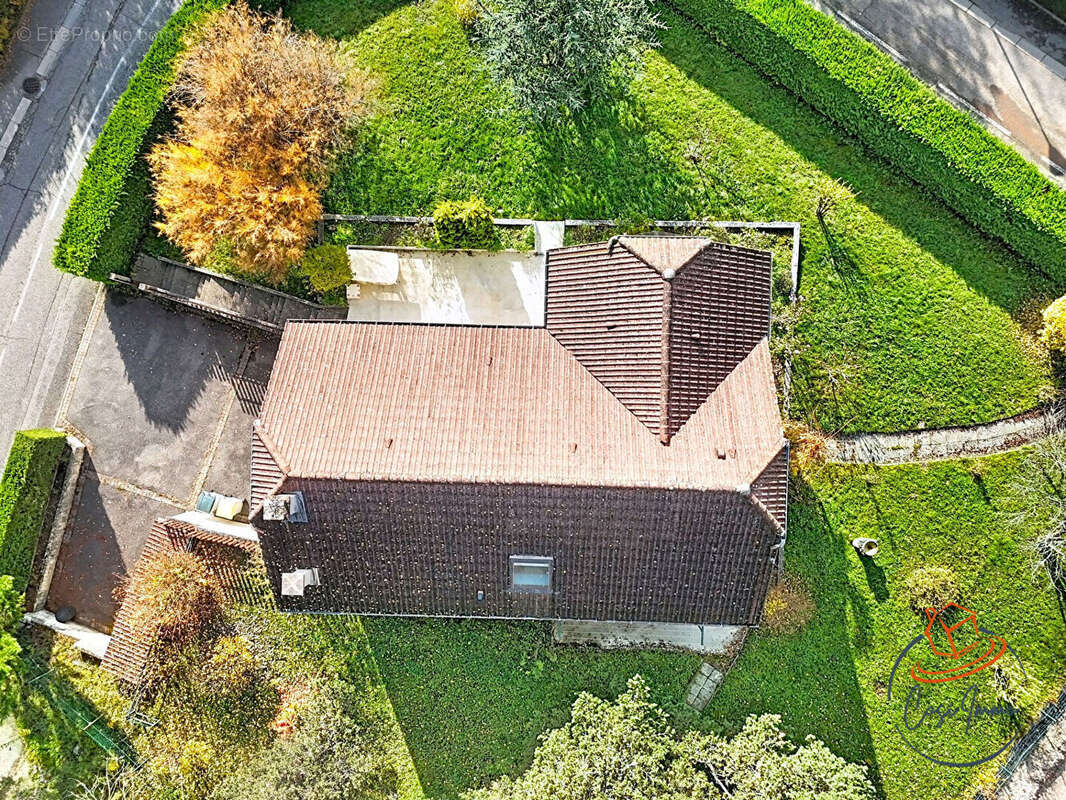 Maison à BELLEGARDE-SUR-VALSERINE