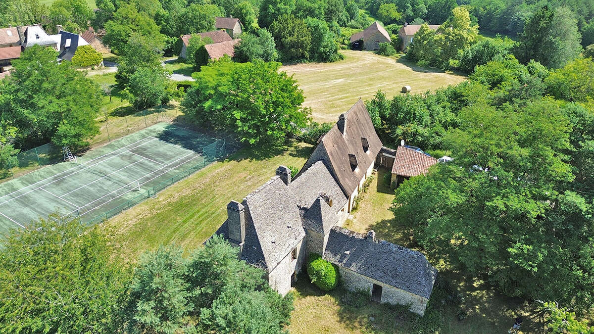 Propriété de caractère de 213 m2 - photo 2
