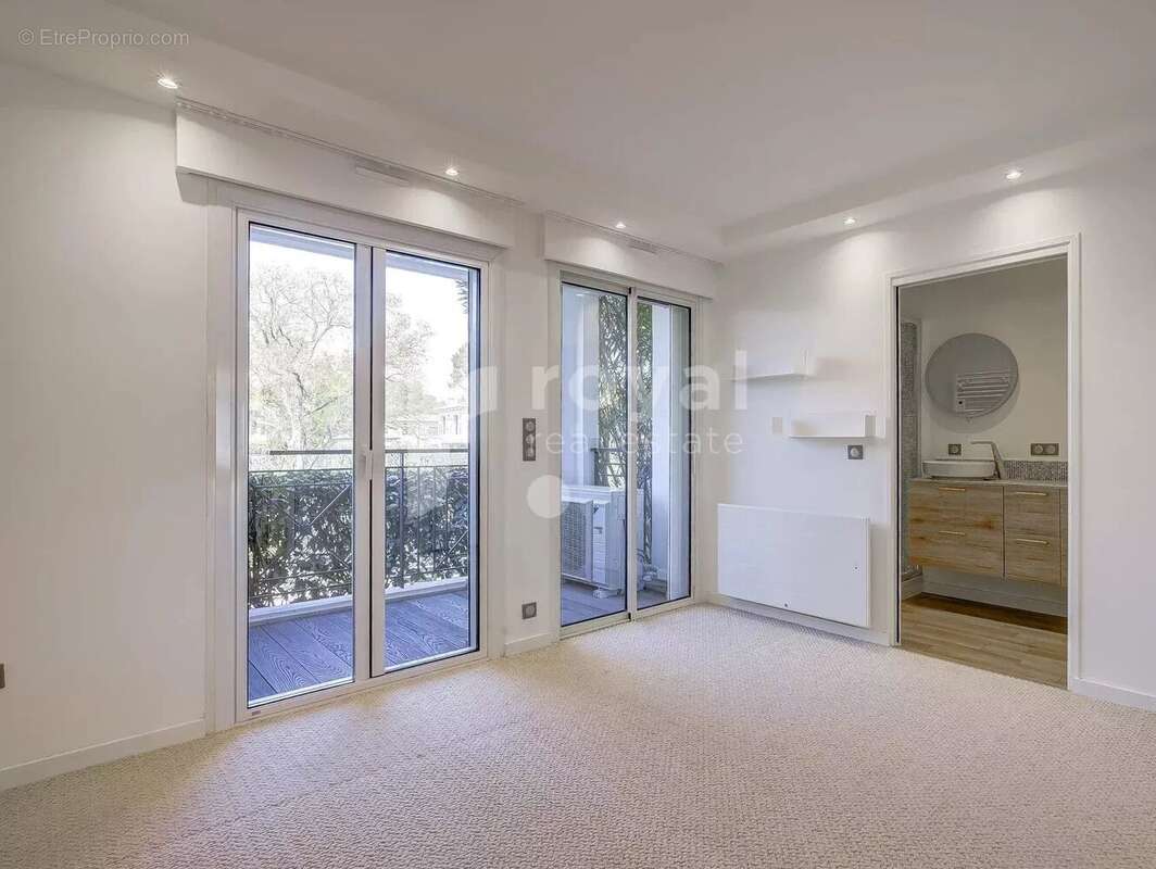 Appartement à MOUGINS