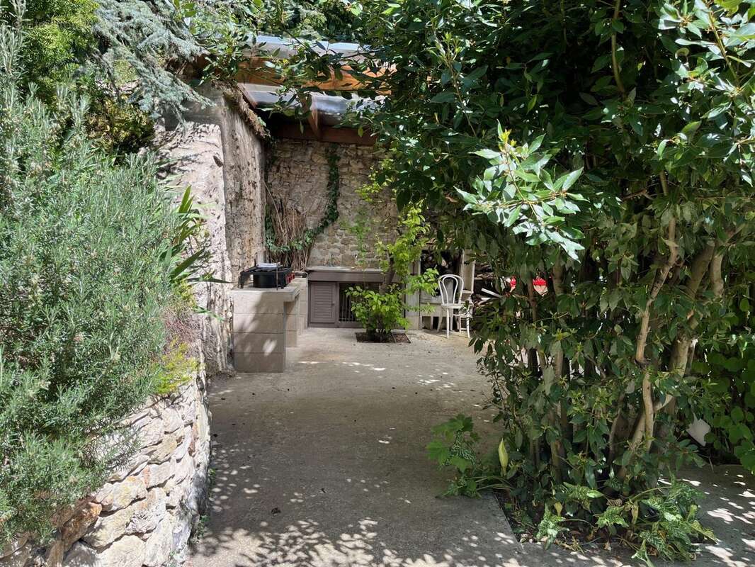 Maison à JUZIERS