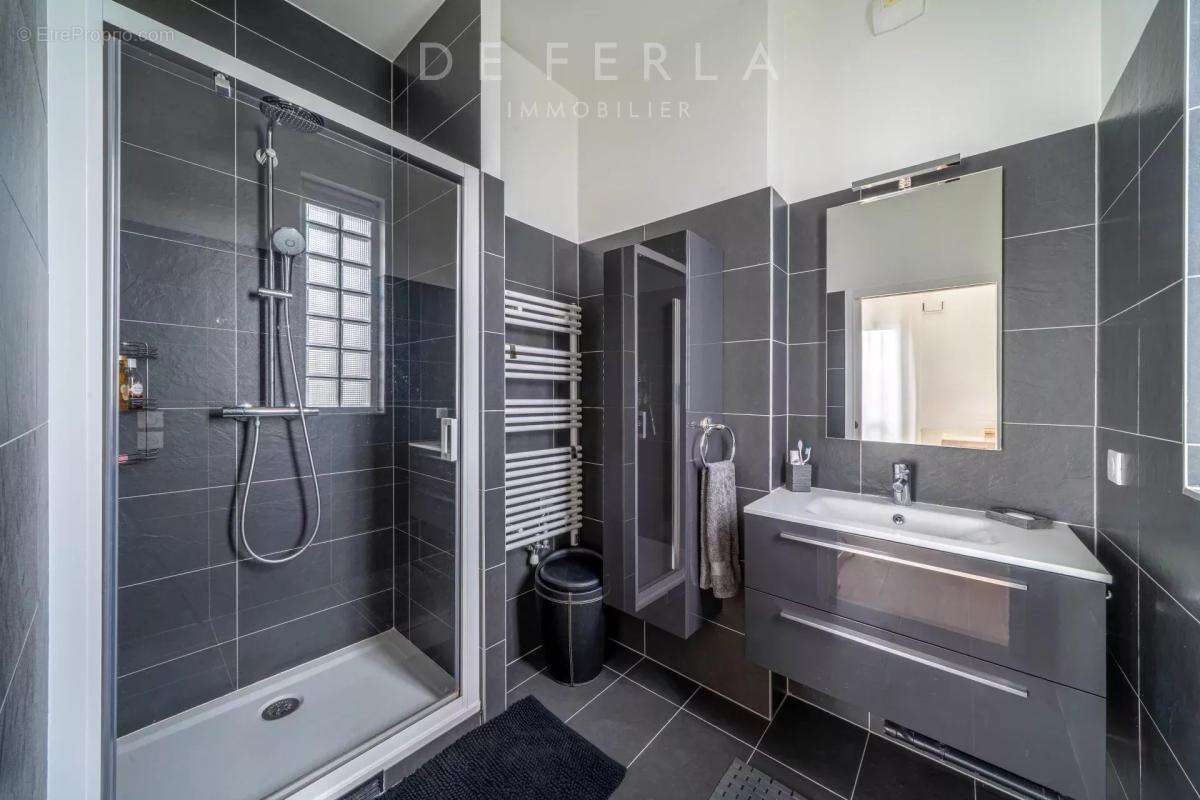 Appartement à PARIS-14E