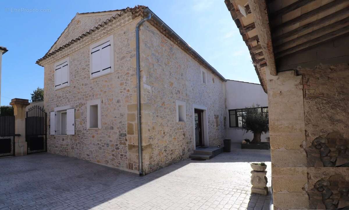 Maison à CAVEIRAC