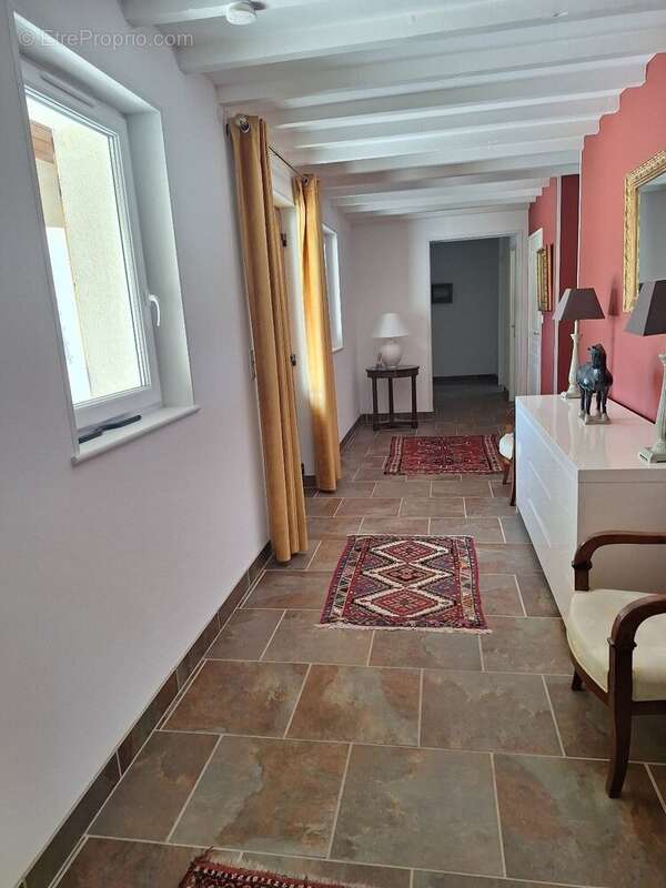 Maison 250 m² à Sainte-Severe  - photo 2