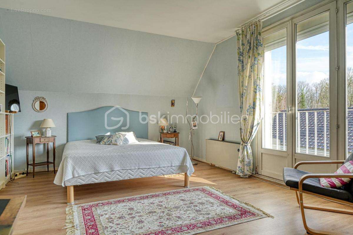 Maison à VOISINS-LE-BRETONNEUX