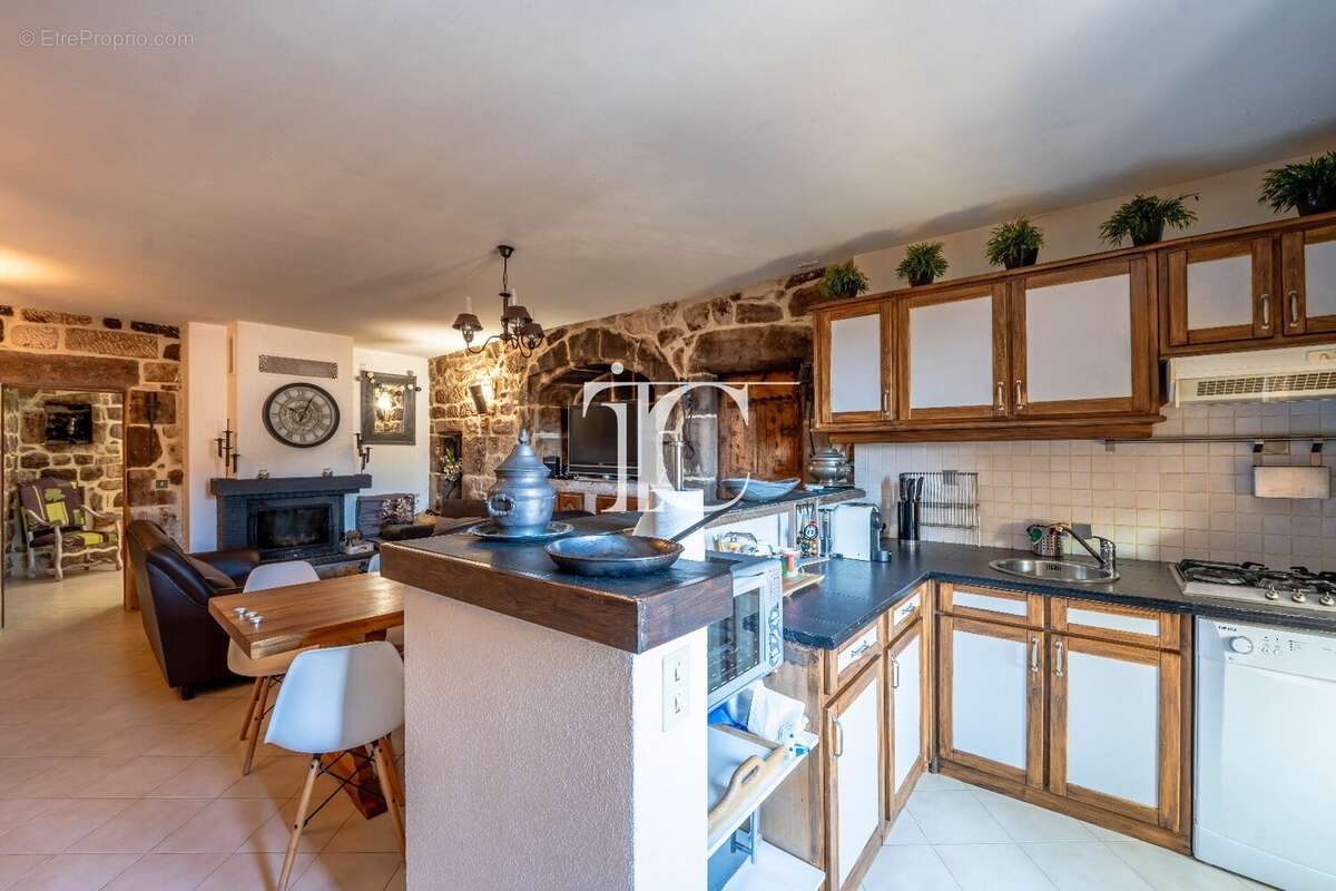 Maison à LABLACHERE