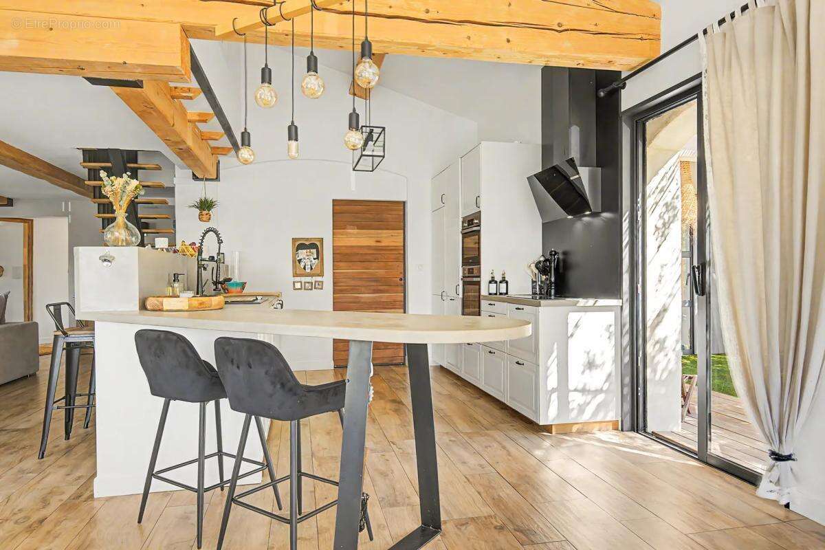 Superbe bastide de 217 m² avec piscine à Grambois - photo 6