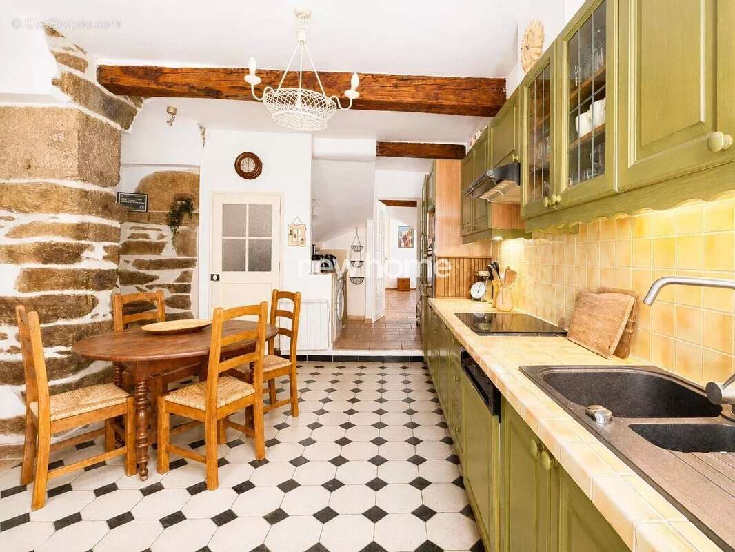 Authentique maison de village avec maison d'amis, patio et terrasse au cœur de La Garde-Freinet - photo 2