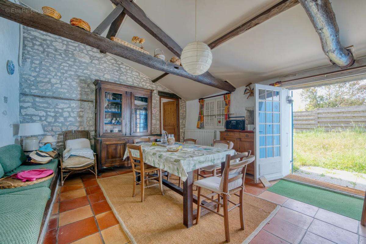 Authentique maison charentaise de 180 m² habitables avec piscine - photo 4