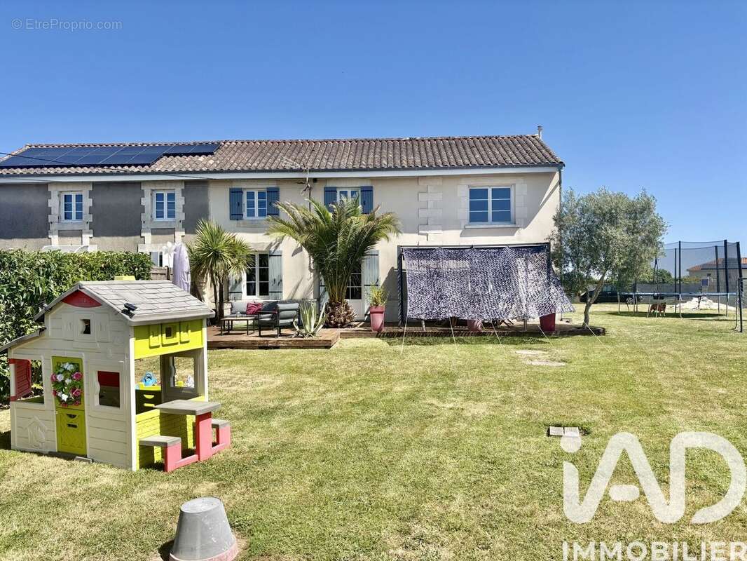 Maison 148 m² à Coux  - photo 2